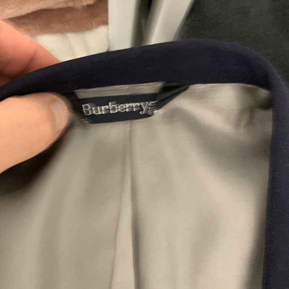 Burberry’s Size 48 L US Blazer in Navy Blue and Gold Buttons. - Picture 13 of 16